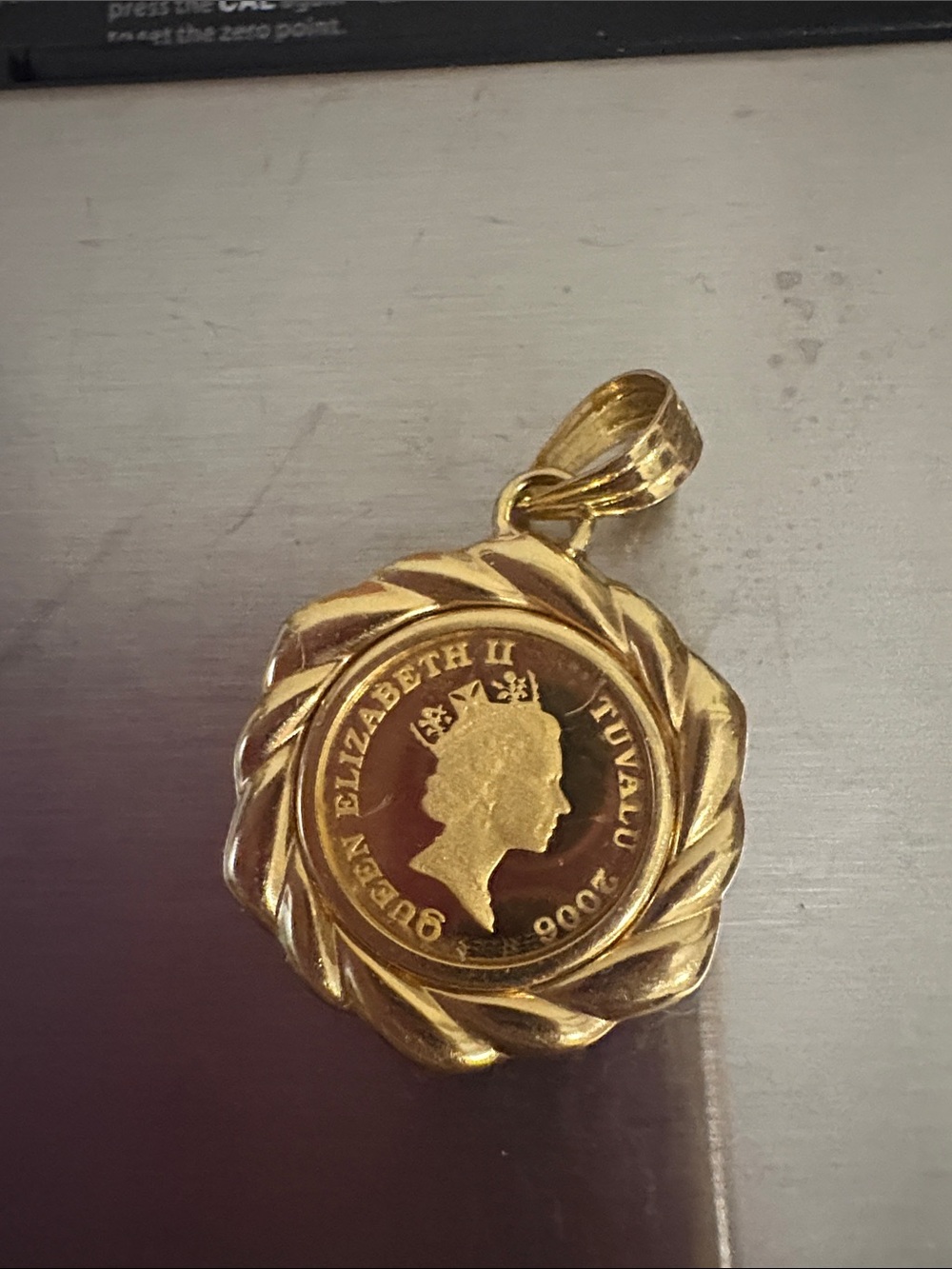 18k pure Japan gold Queen Elizabeth Coin Pendant Necklace